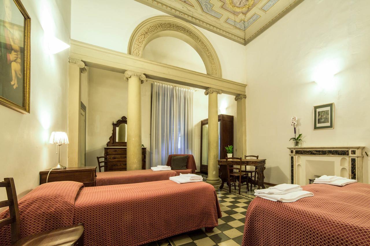 3⋆ CASA SANTO NOME DI GESU ≡ Florence, Italy ≡ Lowest Booking Rates For Casa  Santo Nome Di Gesu in Florence, Amenities